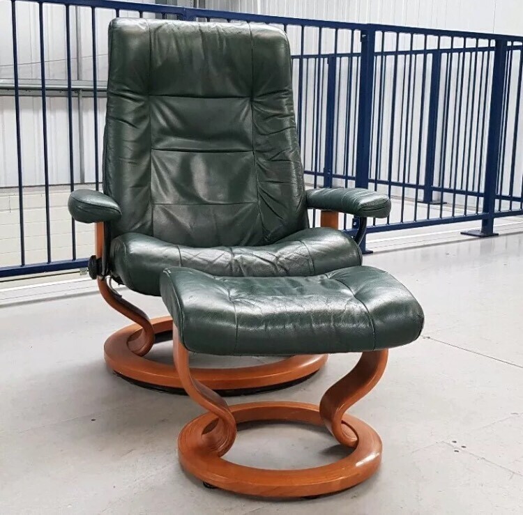 Ekornes Stressless Green swivel recliner leather chair and foot stool