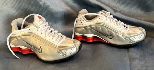 靴 shox R4 Nike shox r4 sz 7Y BLACK 335990-010 Running Training | Depop