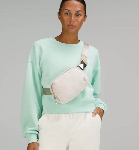 Lululemon Everywhere Belt Bag Fleece - Natural Ivory/Trench