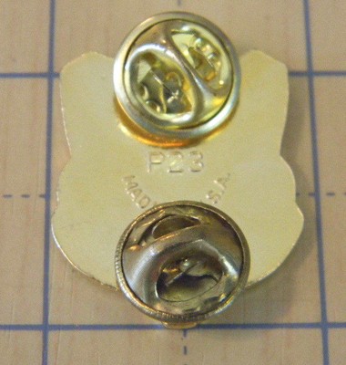 U.S. Army 39TH FA Field Artillery DI DUI Unit Crest pin P23 USA made