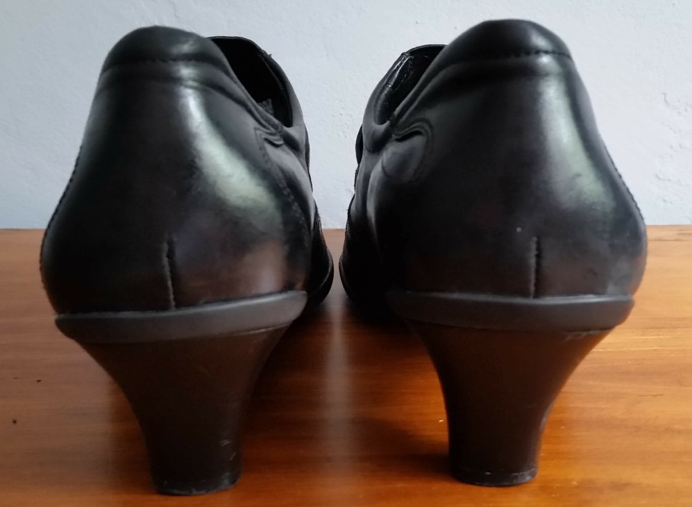 ECCO Black Leather Slip On Booties Heels w/ Side Buckle Accent Squared Toe Sz 40