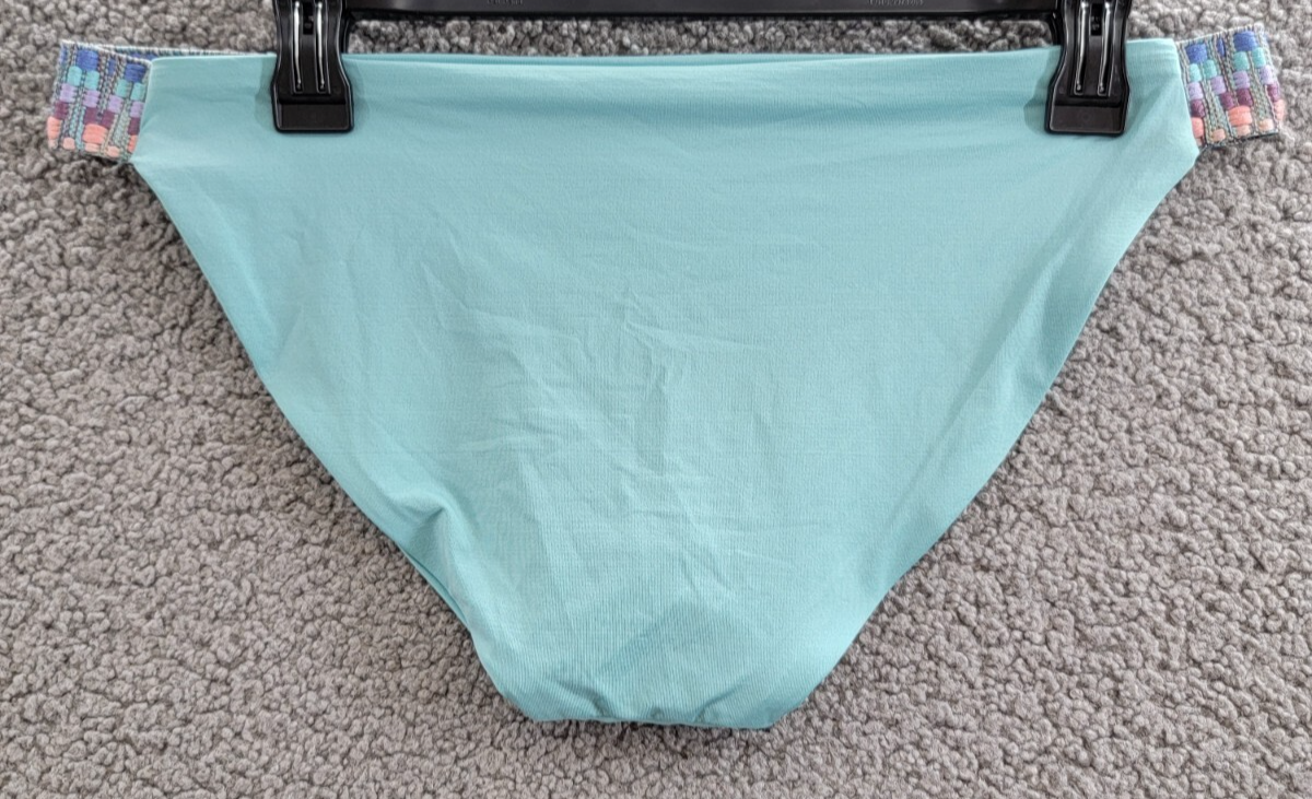 BECCA Fiesta Avery Low Rise Bikini Bottom Women's L Mineral Crochet Trim Pull On - Picture 8 of 14
