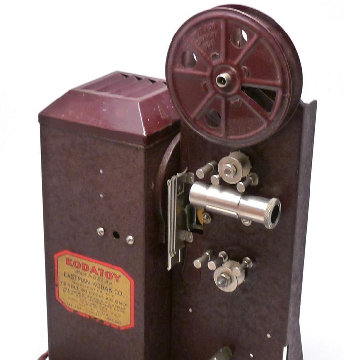 VINTAGE 1930 KODAK KODATOY 16mm MOVIE PROJECTOR Brown Finish Working