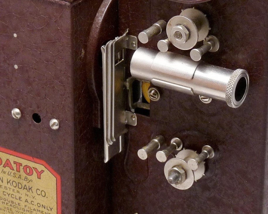 VINTAGE 1930 KODAK KODATOY 16mm MOVIE PROJECTOR Brown Finish Working