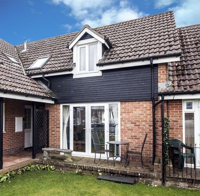 Riverside Holiday Cottage In Wroxham Norfolk Broads Fishing