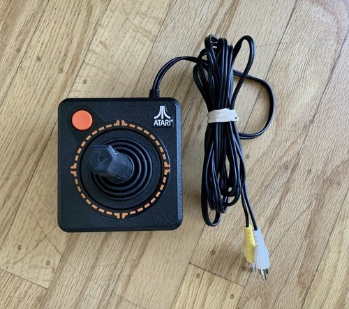 Plug & Play TV Games Atari 2600  未開封品 Atari Plug In And Play TV Games. 10 Video Classics Built