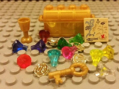 Lego NEW Pirate GOLD TREASURE CHEST w/11 Jewels/Gems Coins Map & Gold Key + Cup