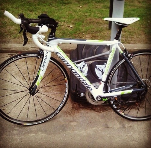 Cannondale Super Six 52cm 2012 with removable Areo Bars FREE HELMET