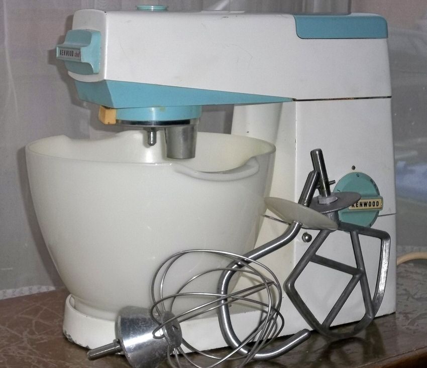 Vintage Kenwood Chef Mixer A701a With Attachments Good Working 0E8