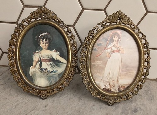 Vintage Ornate Gold Picture Frames Oval Made in Italy Art Decor 2.5x3.5 lot of 2