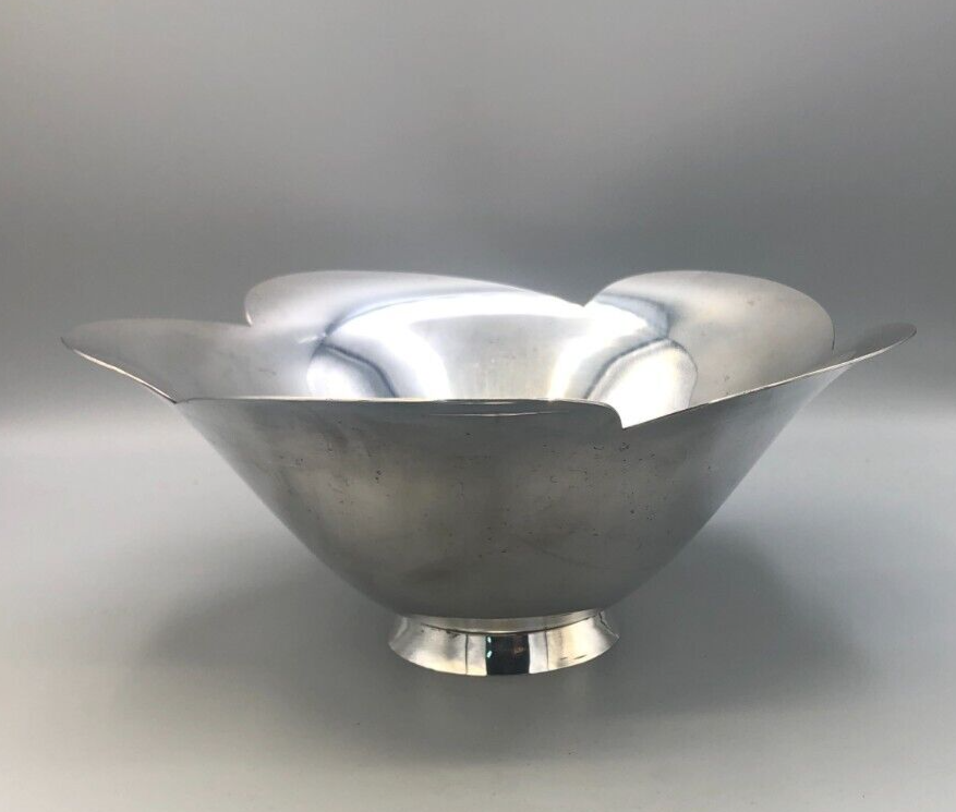 Tiffany & Co. Sterling Silver mid size Tulip shaped Bowl
