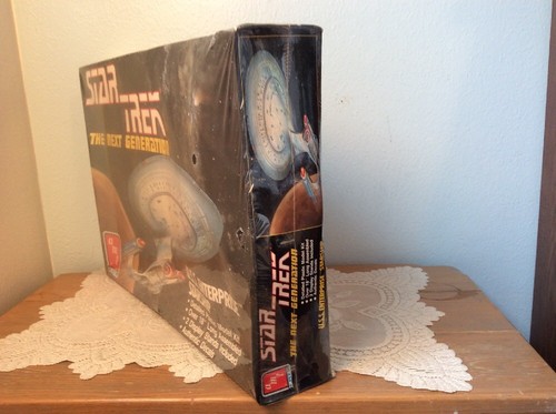 AMT Star Trek Next Generation USS Enterprise Starship Model Kit Sealed