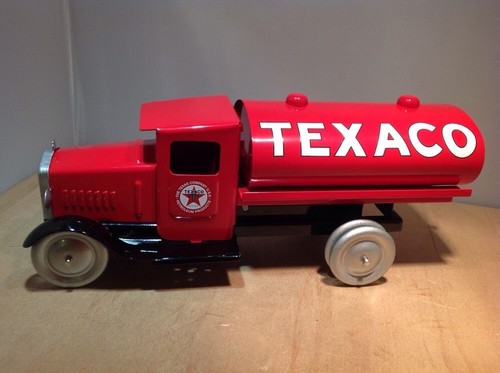 Vintage TEXACO TANKER TRUCK Pressed Steel / 1980's / 1/27th Vintage TEXACO TANKER TRUCK Pressed Steel / 1980's / 1/27th