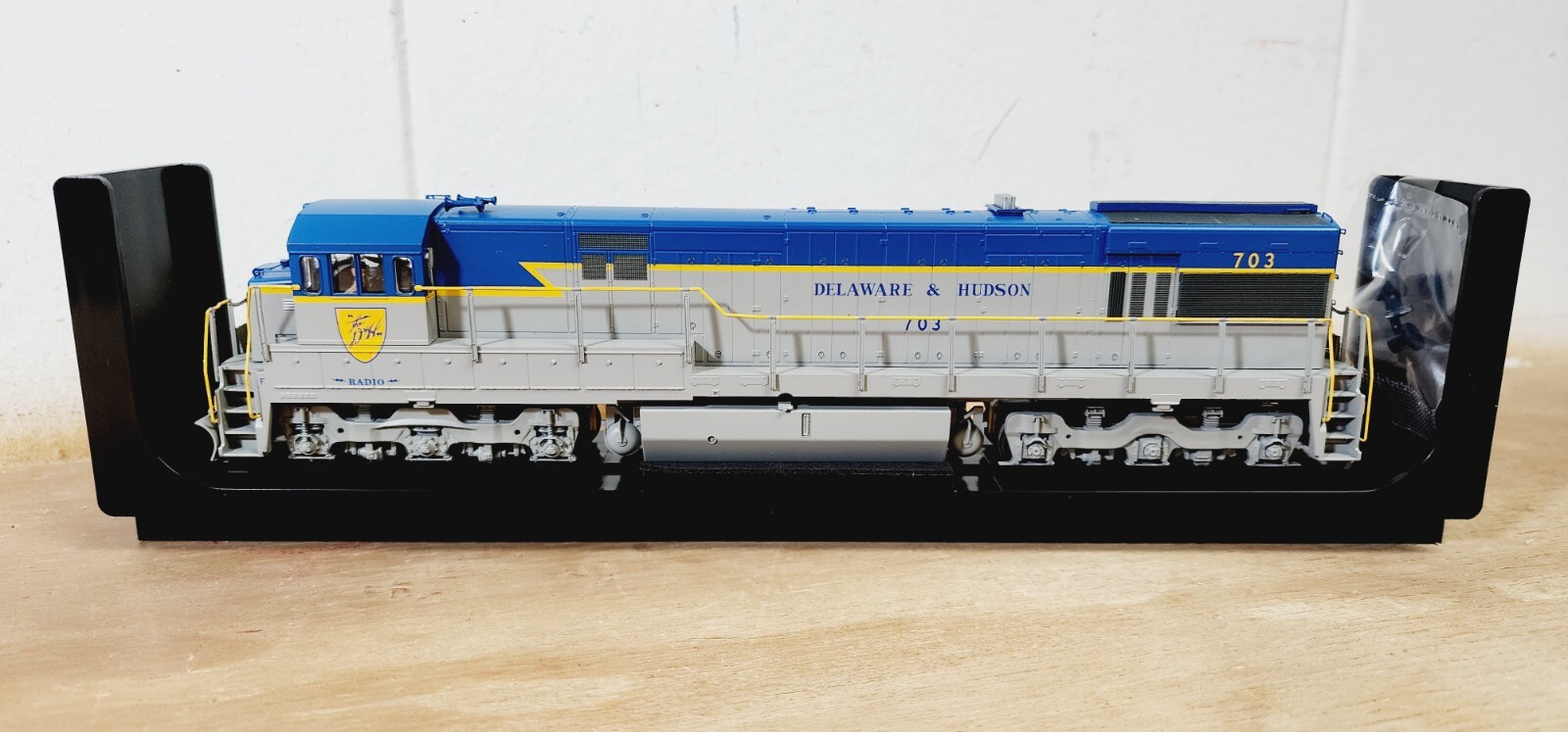 DELAWARE & HUDSON RR GE U30C diesel 703 Atlas 10003912 HO DELAWARE & HUDSON RR GE U30C diesel 703 Atlas 10003912 HO