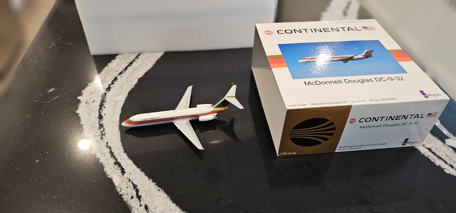 Inflight200 Continental Airlines DC-9-32 1:200 IF932003