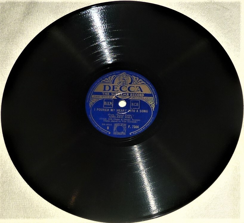 10" - 78 RPM SHELLAC RECORD / ADELAIDE HALL w/ FELA SOWANDE / DECCA F.7304 