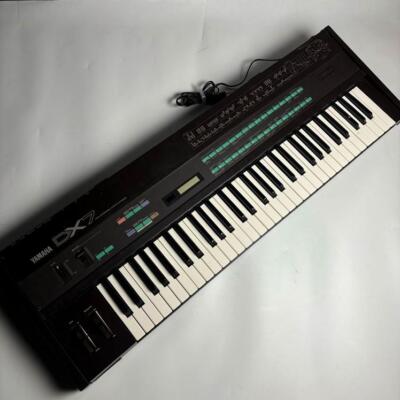 YAMAHA DX7 Digital Programmable Algorithm Synthesizer used from japan