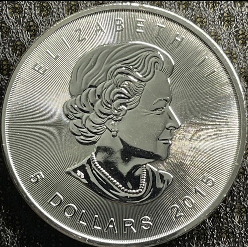 1oz 2015 Canadian Maple Leaf 5ドル 銀貨 2015 CANADA UK Queen Elizabeth II MAPLE LEAF 1 OZ Genuine