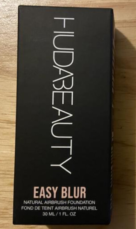 ぶ－にゃん　Huda Beauty Easy Blur セット Easy Blur Foundation | Full Coverage & Lightweight | Hydrating