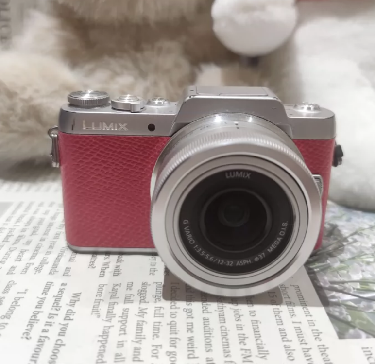 Panasonic LUMIX DMC-GF7 16.0 MP Digital Camera Body with 12