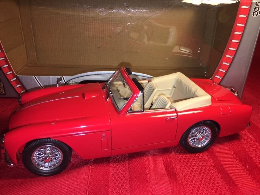 Fabricación de contemporáneo Road Signature Aston Martin Diecast coches, camiones y camionetas