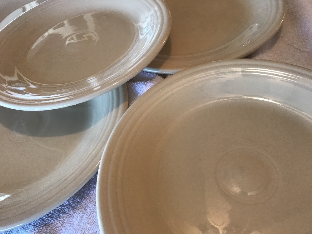 FIESTA WARE 5 DINNER PLATES set lot  HOMER LAUGHLIN  10.5