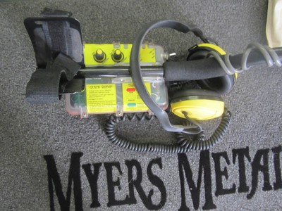 White's Beach Hunter 300 Metal Detector - Excellent Condition