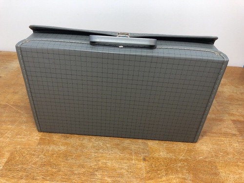 SERVICE MFG. CO. STORAGE CASE FOR 24 CASSETTES Grey/Blue Checkers