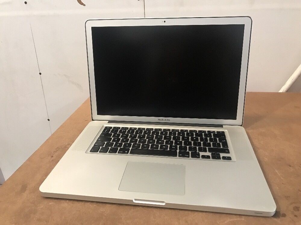 Macbook Pro 15 inch laptop Intel 2.8ghz Core 2 duo processor in full