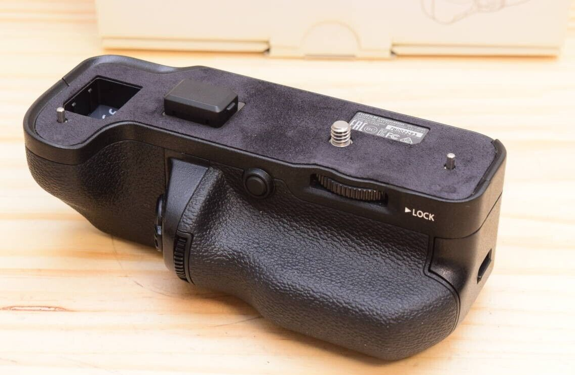 Reviews: Fujifilm-VG-GFX1-Vertical-Battery-Grip-for-GFX-50S Reviews: Fujifilm-VG-GFX1-Vertical-Battery-Grip-for-GFX-50S