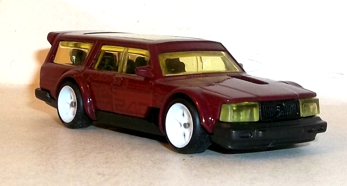 ミニカー Hot Wheels Volvo 240 Drift Wagon LOOSE 2022 HOT WHEELS 1:64 DK RED VOLVO 240 DRIFT WAGON