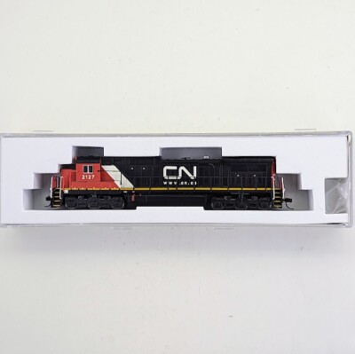 Atlas 51876 N Scale Dash 8-40C DCC Equipped Locomotive -Canadian National # 2127