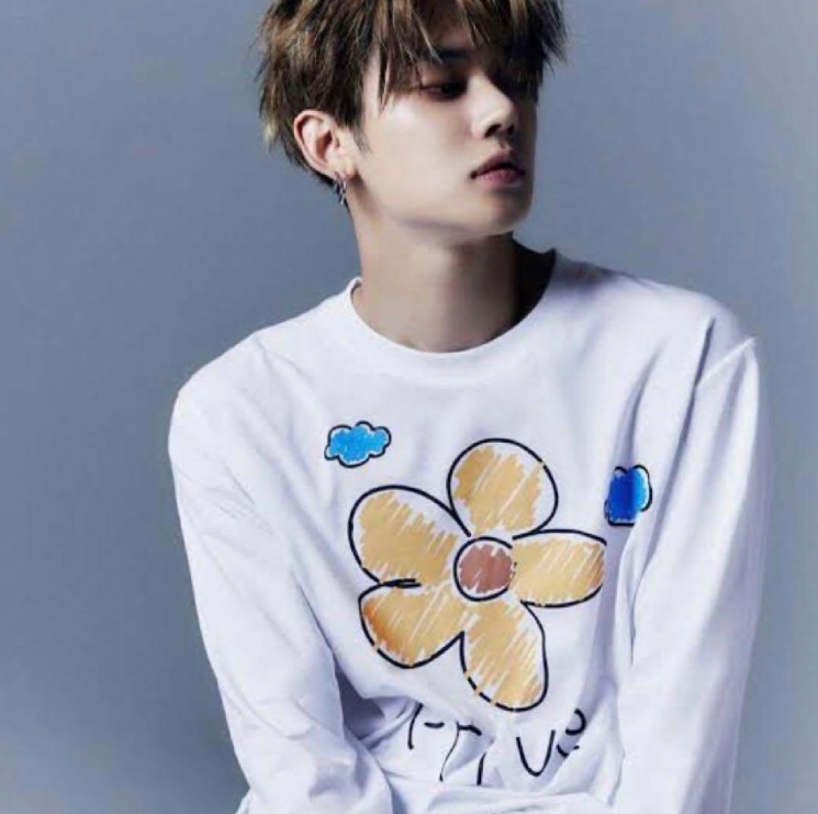 TXT ヨンジュン prive allianceコラボTシャツ womanM&L TXT ヨンジュン Tシャツprive allianceコラボ womanM&L