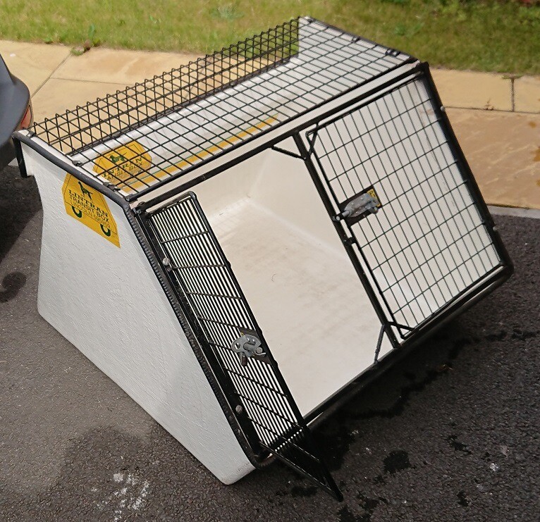 Lintran DB12 dog transport box for sale. in Selby, North Yorkshire