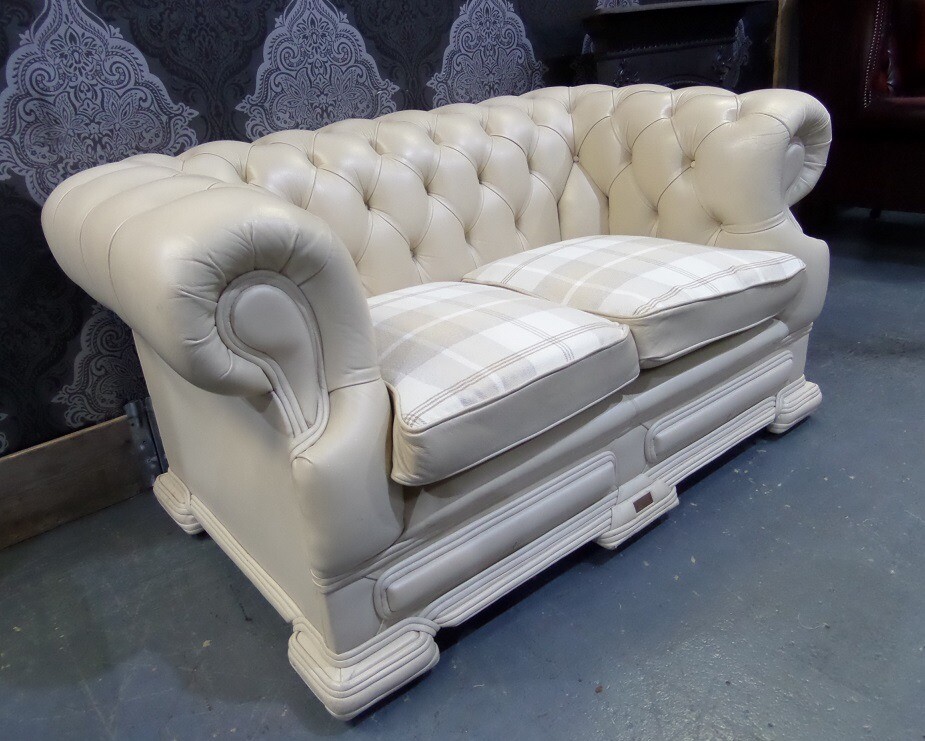 Stunning Dellbrook Chesterfield 2 Seater Sofa in Cream Leather with