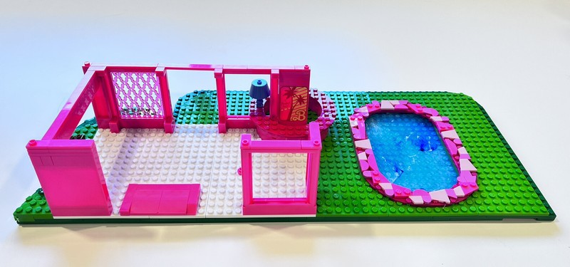 Mega Bloks Bricks - BARBIE THE MOVIE Dream House POOL