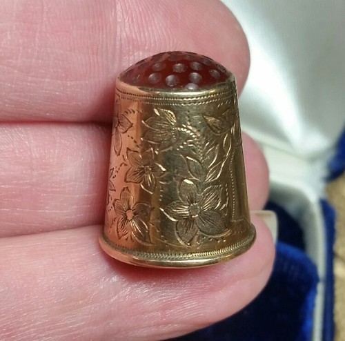 Vintage Swedish Floral Etched 14k Gold Carved Carnelian Sewing Thimble