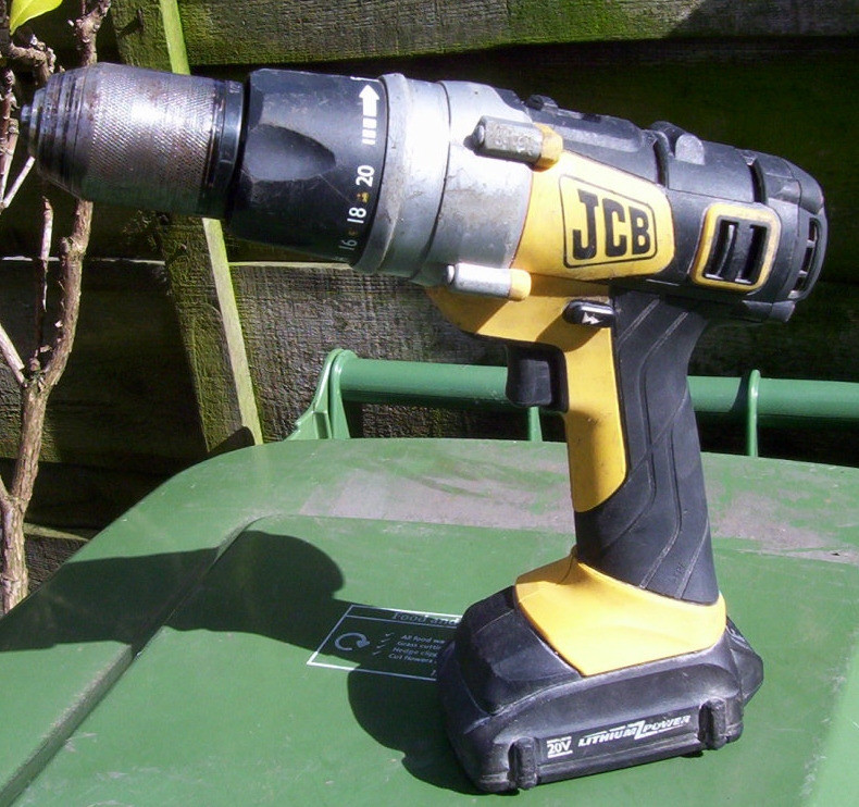 JCBCD20Li HAMMER ACTION CORDLESS COMBI DRILL, 13mm CHUCK in