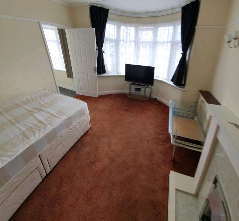 1 bedroom ground floor flat furnished DSS in Ilford, London