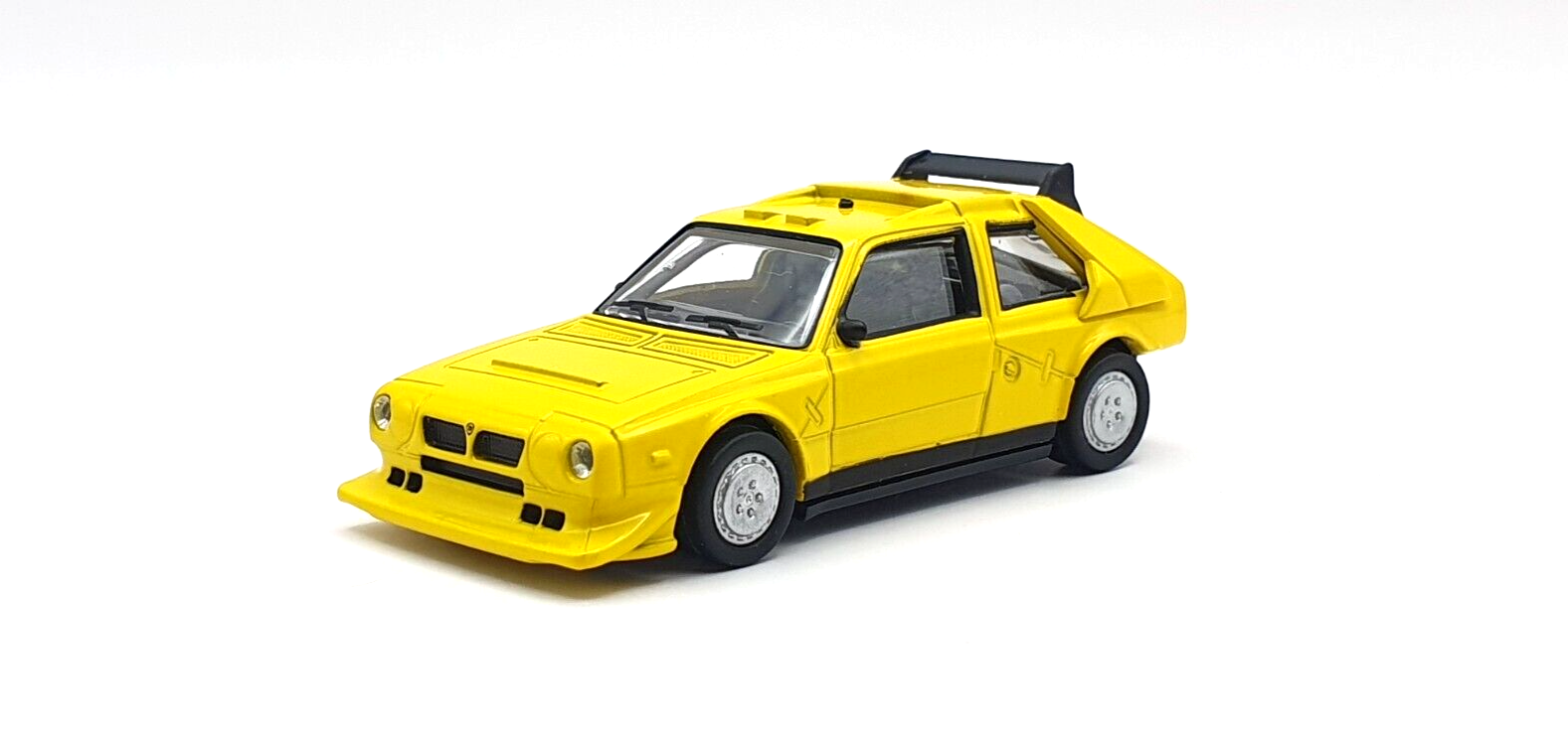 再値下げ！Lancia Delta S4 ミニカー 1995モデル 再値下げ！Lancia Delta S4 ミニカー 1995モデル