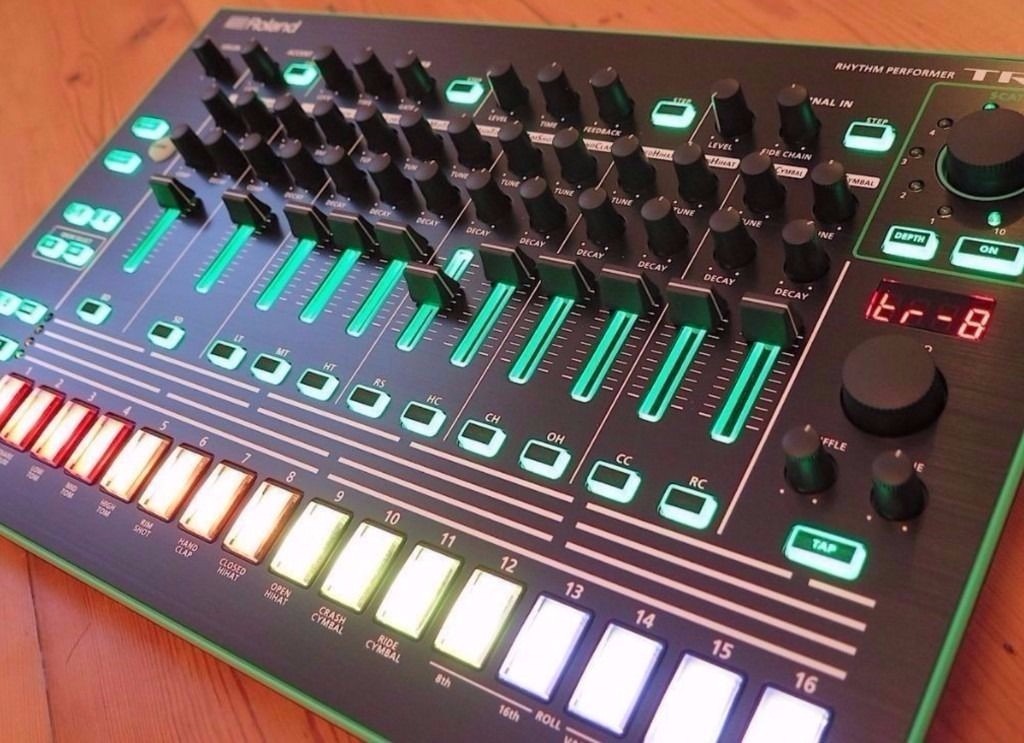 Roland TR8 TR8 Drum Machine, like brand new. in Hackney, London