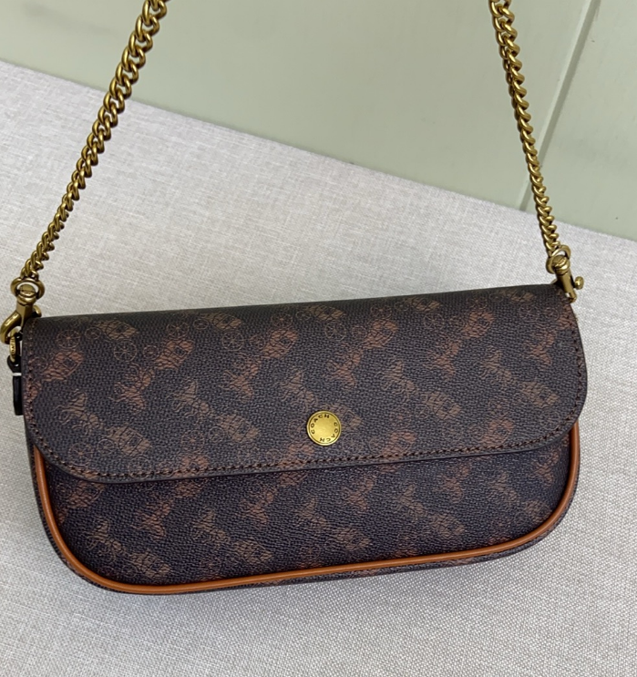 [Coach]ブリアナ・フリップフロップ Coach Outlet Zayn Flip Flop | ShopSimon
