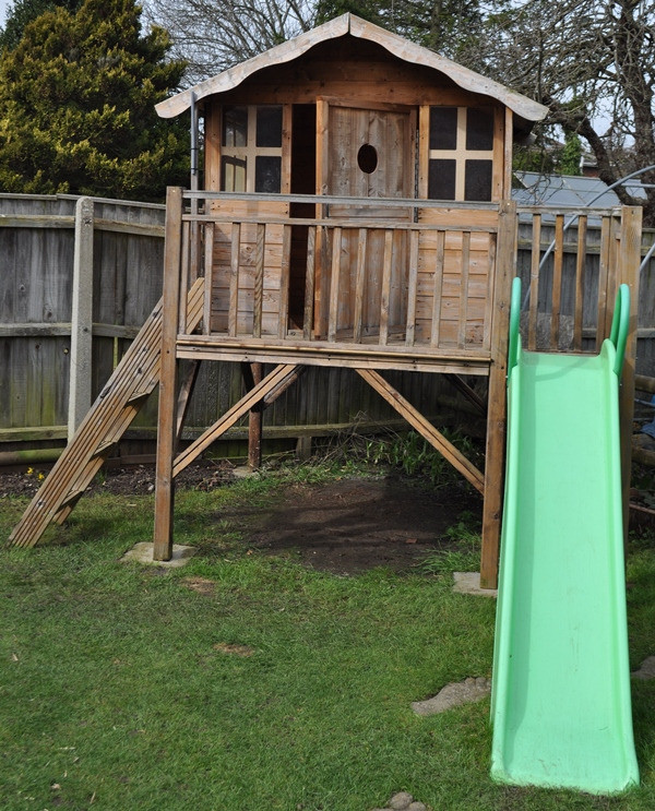 SSTC Wooden Playhouse / Treehouse with slide Play House in Norwich