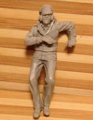 135 Resin Figure Model Kit WWII German Tank Commander Figure 40541