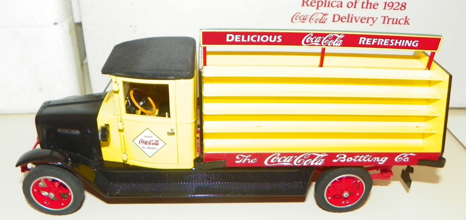Danbury Mint 1928 Coca Cola delivery Truck 1:24 scale in