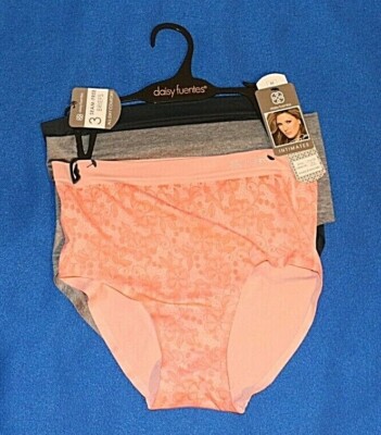Daisy Fuentes Seamless Bonded Brief size M/6 Three Pair