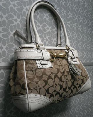 COACH HAMPTONS SIGNATURE KHAKI C WHITE PERFORATED MED