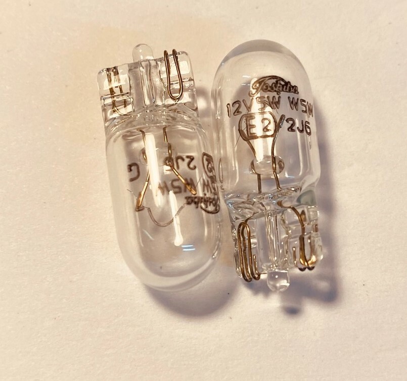 Лампочка 4 lamps LOT - GENUINE TOSHIBA - lamp part no. W5W-E2-2J6 (12V ...