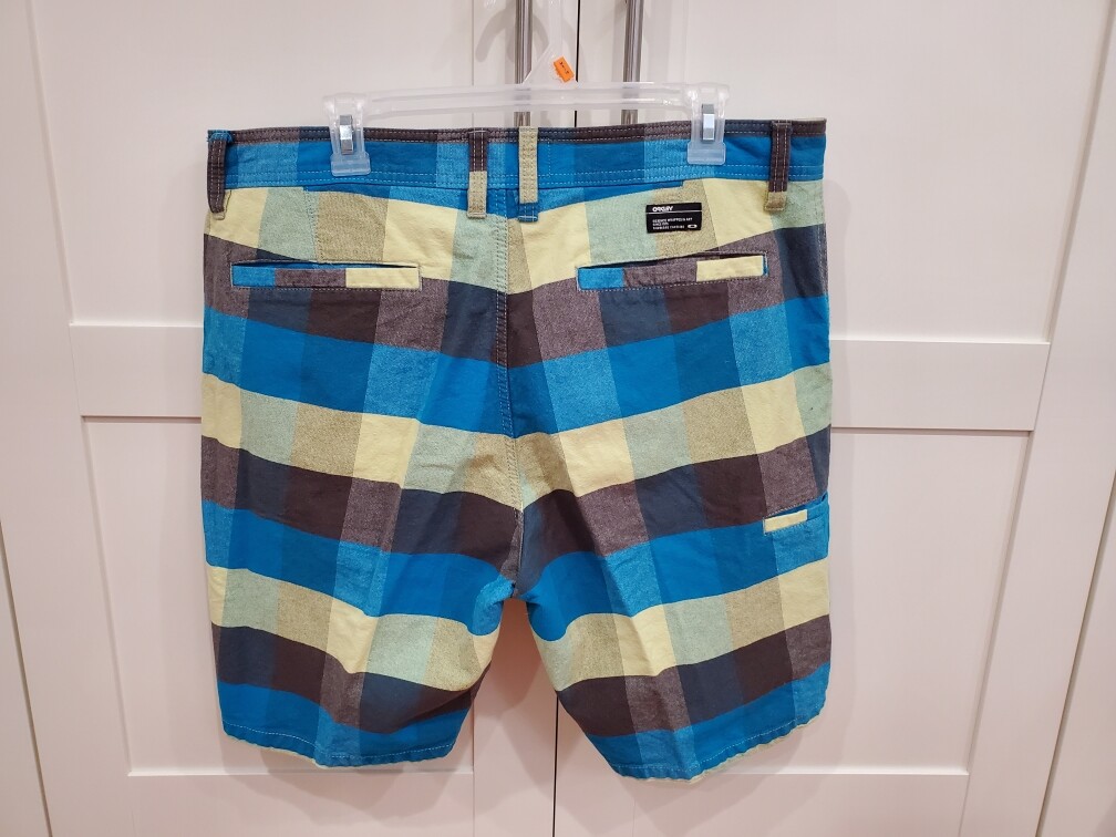 Men's Oakley Plaid Shorts Size 36W Teal Blue Yellow Black