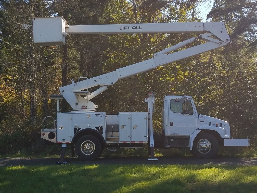 2003 FL80 Freightliner Bucket Truck